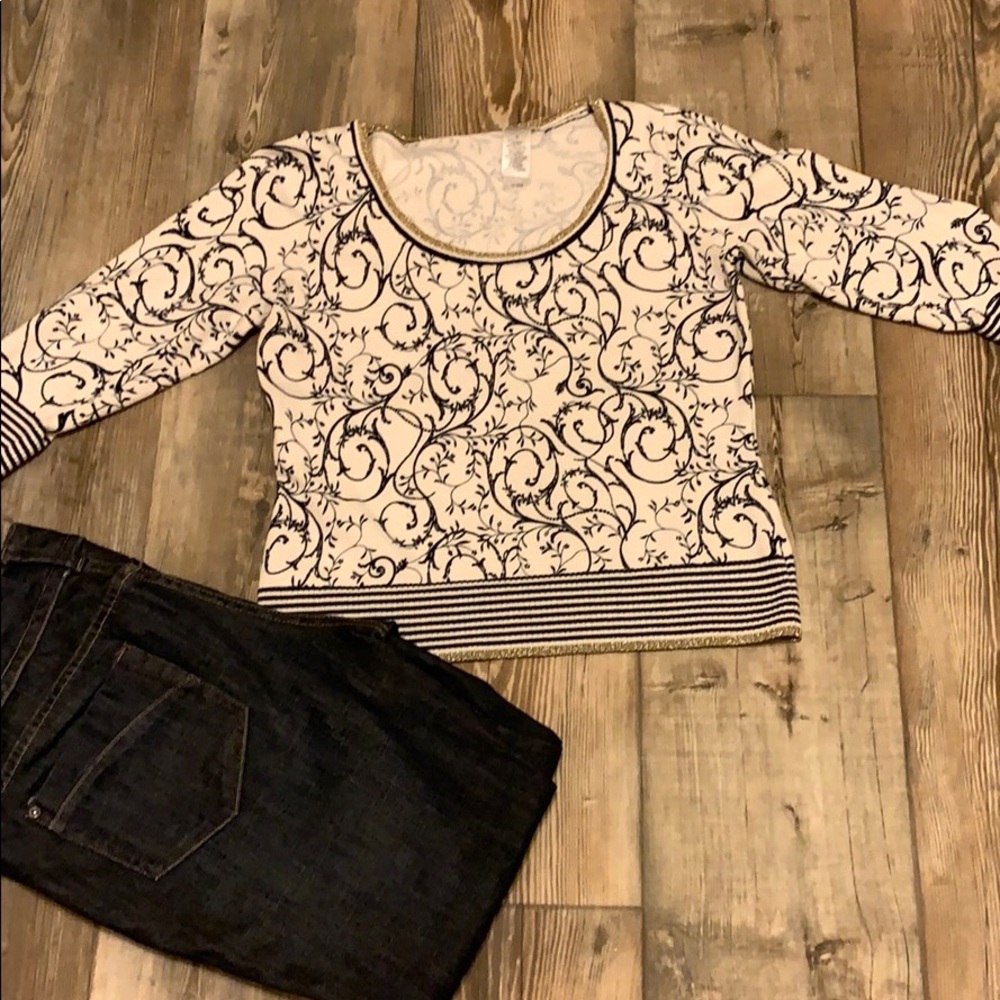 ❄️Pre loved gold trim sweater cotton blend M❄️